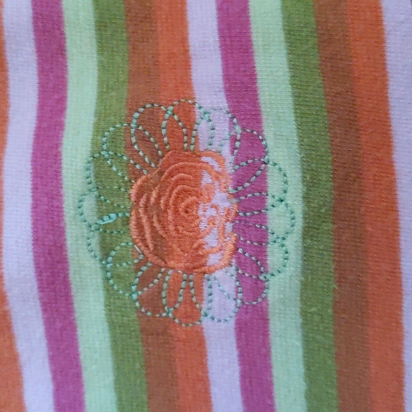 Adorable girls size 5 embroidered top and skort outfit. Purchased in Quebec. - Picture 9 of 10